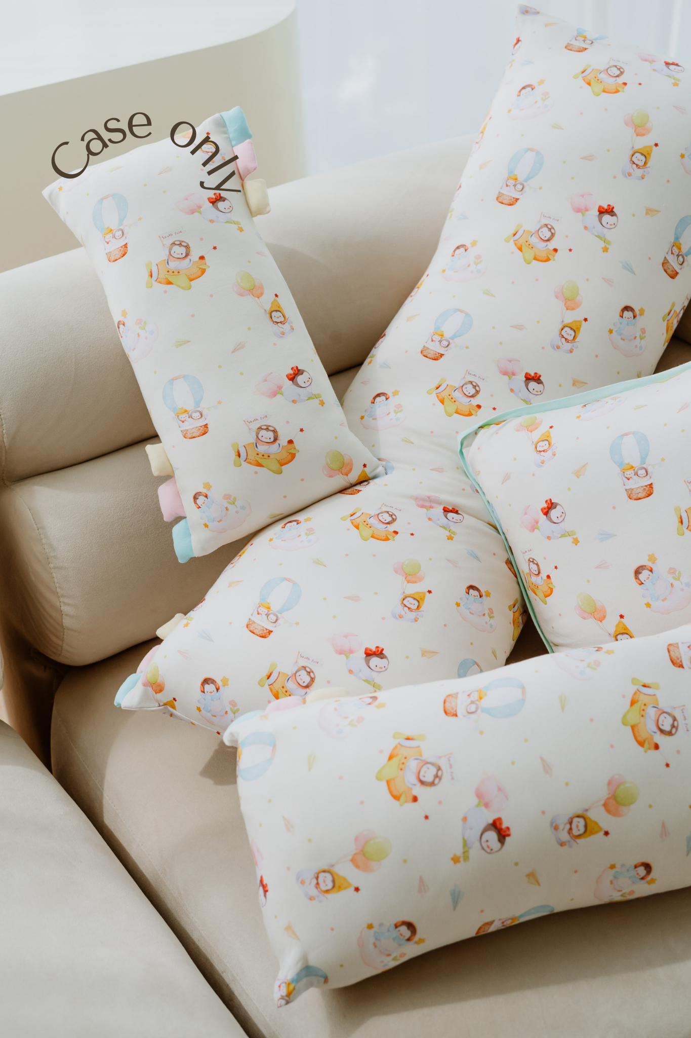 [Case] Penguin Flying Adventure Bamboo Pillow Case