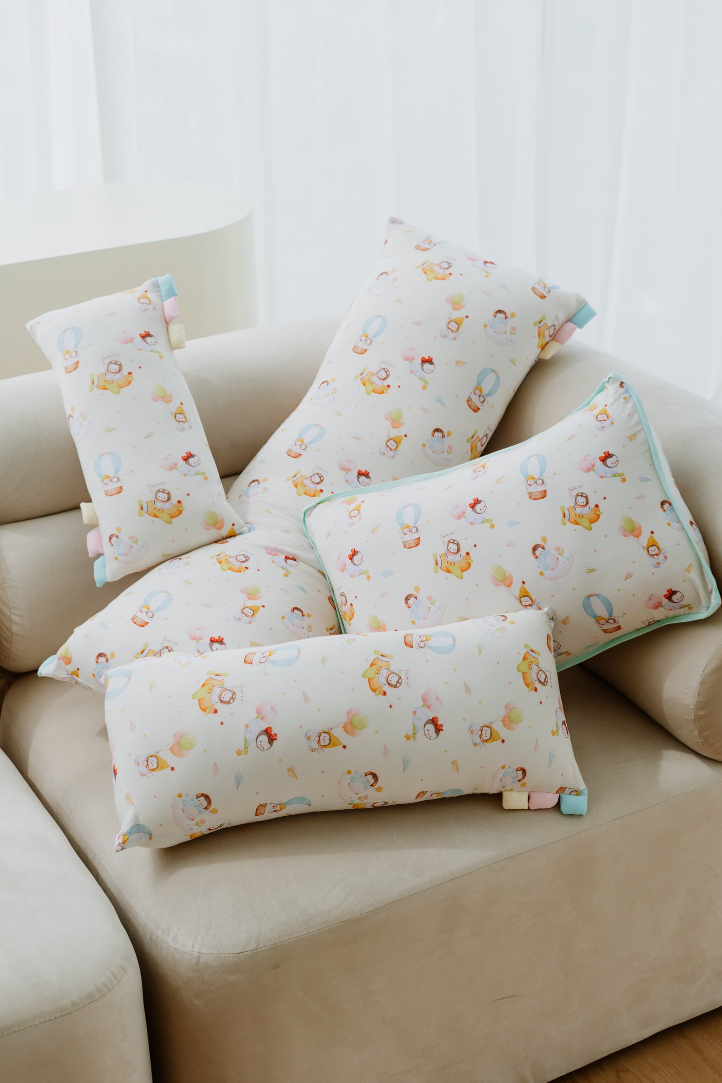 [Pillow] Penguin’s Flying Adventure Bamboo Pillow