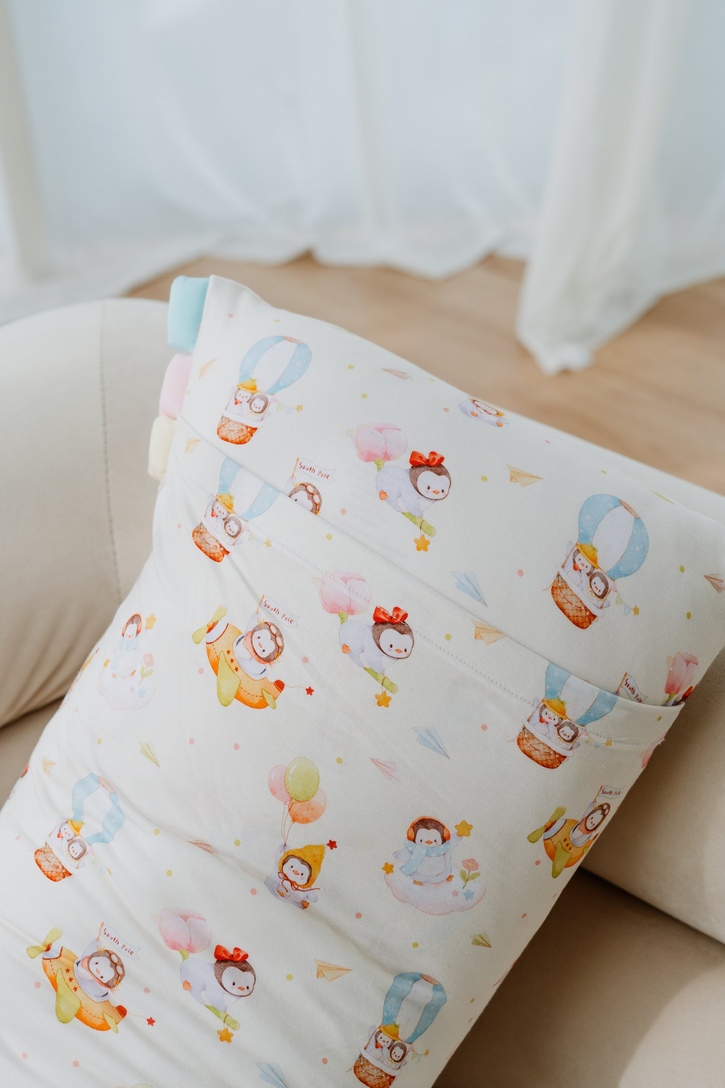 [Case] Penguin Flying Adventure Bamboo Pillow Case