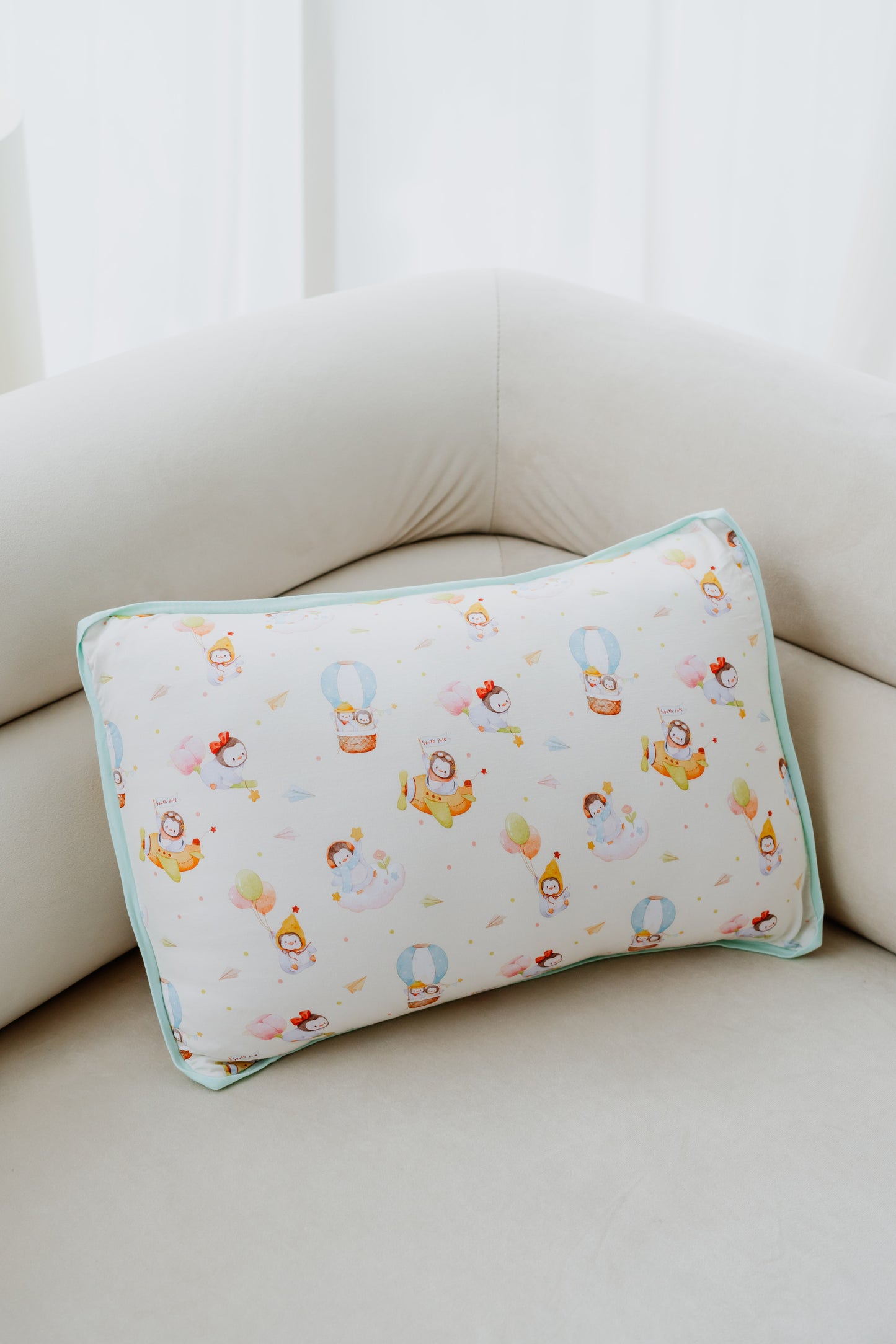 [Pillow] Penguin’s Flying Adventure Bamboo Pillow