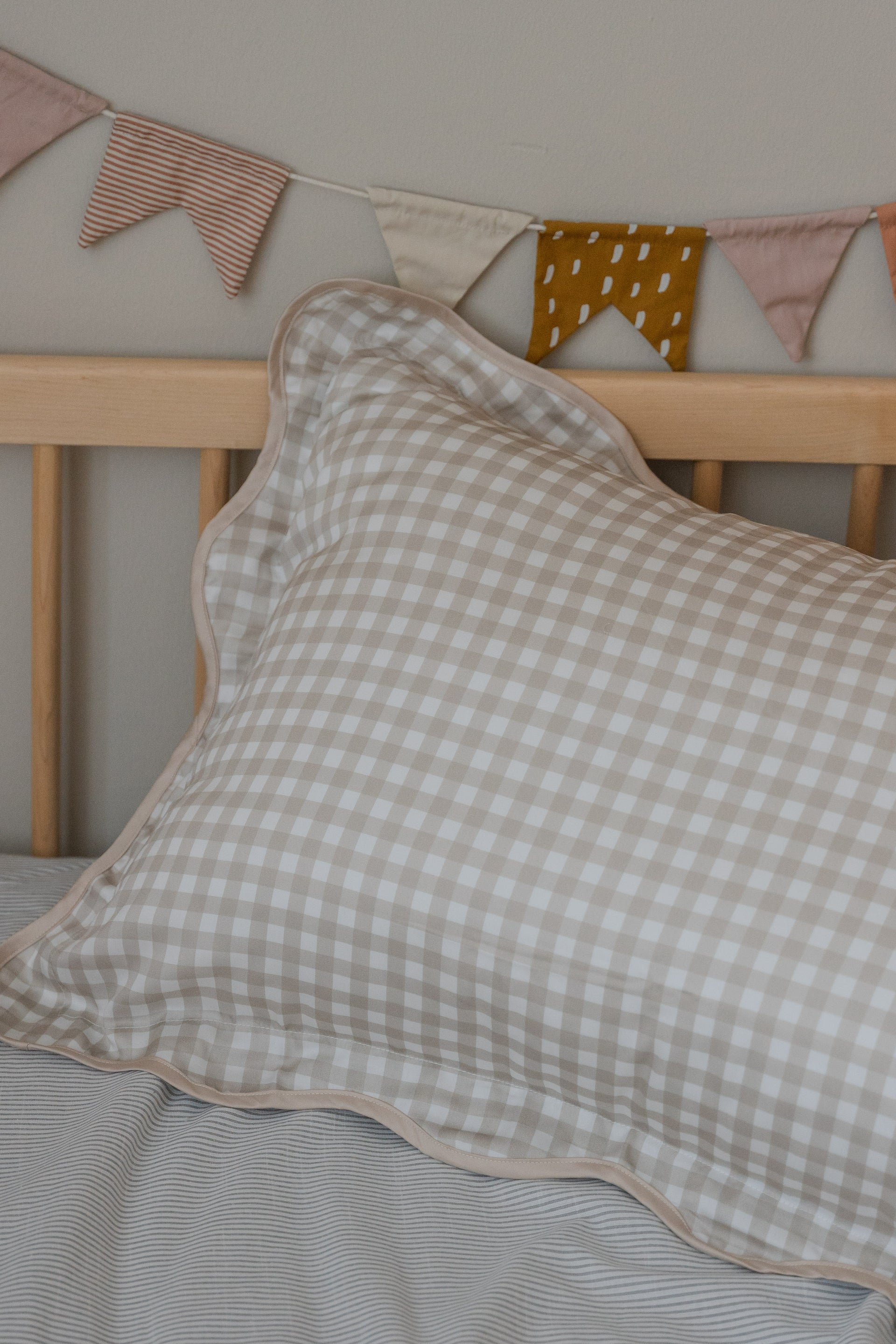 [Adult Pillowcase] - Latte Checks Adult Regular Pillowcase WITH TRIMMING