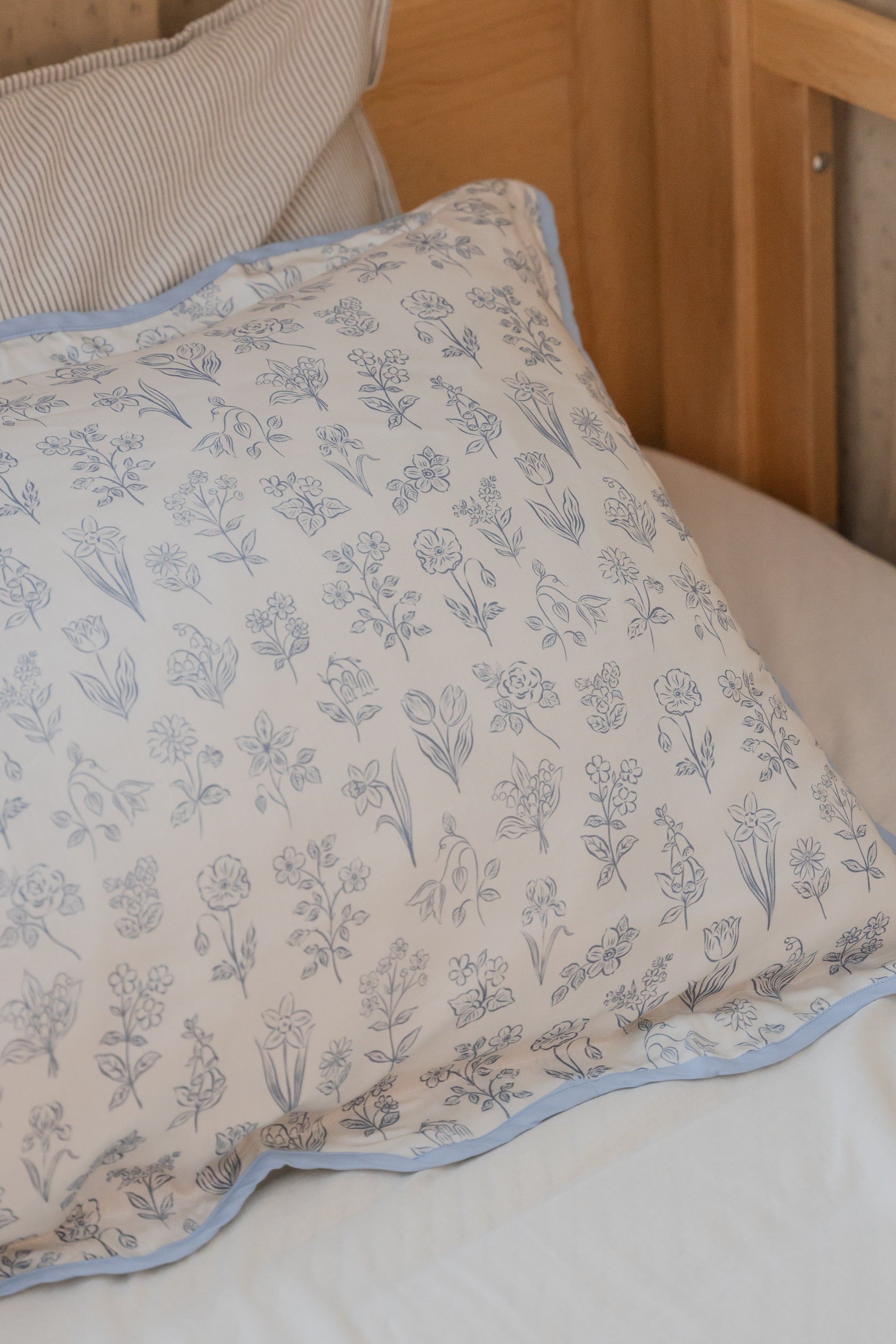 [Adult Pillowcase] - Bluebell Flower Adult Regular Pillowcase WITH TRIMMING