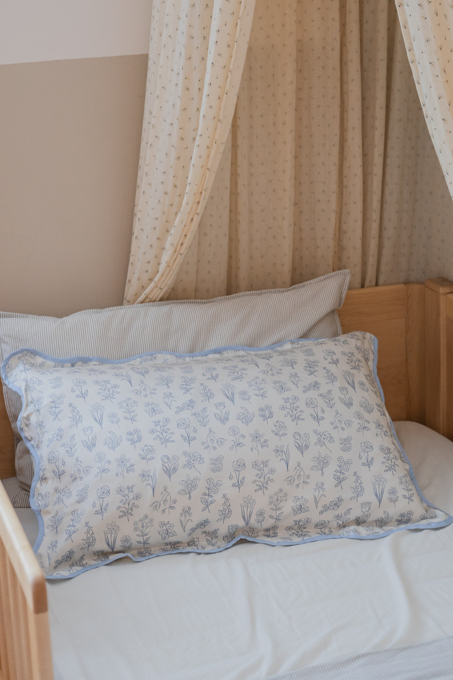 [Adult Pillowcase] - Bluebell Flower Adult Regular Pillowcase WITH TRIMMING