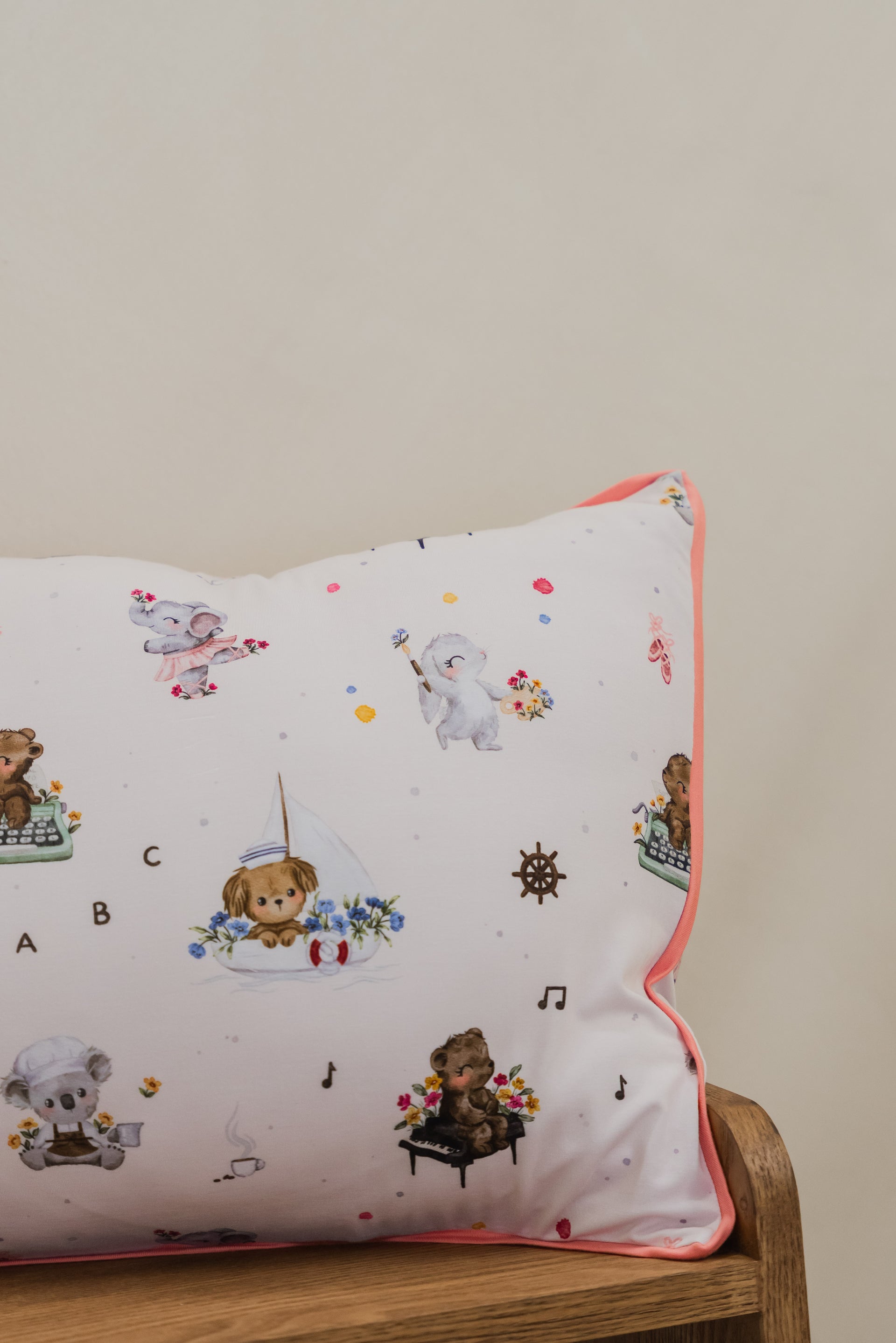 [Pillow] Big Dreamers: Creative Souls