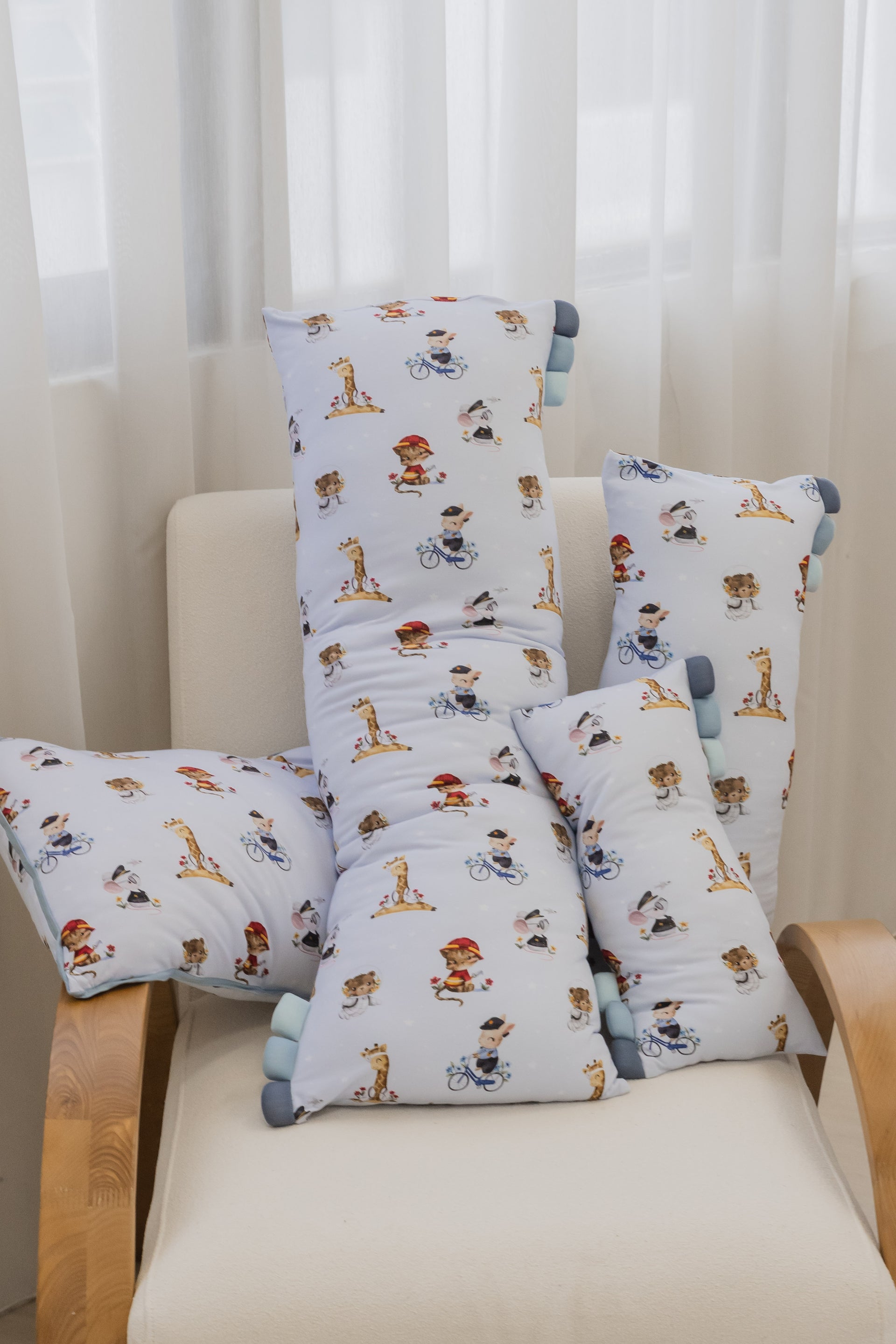 [Pillow] Big Dreamers: Everyday Heroes