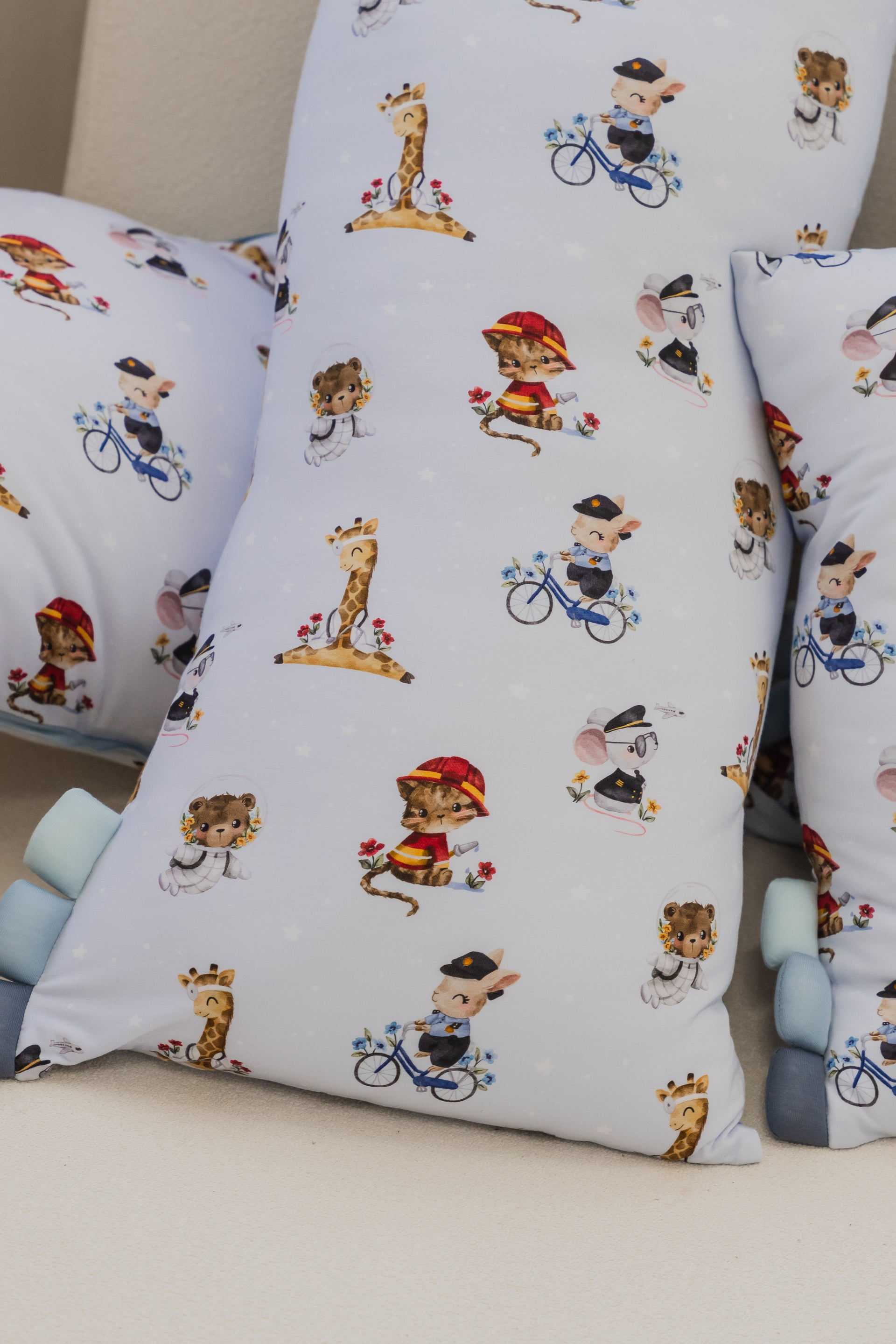 [Pillow] Big Dreamers: Everyday Heroes