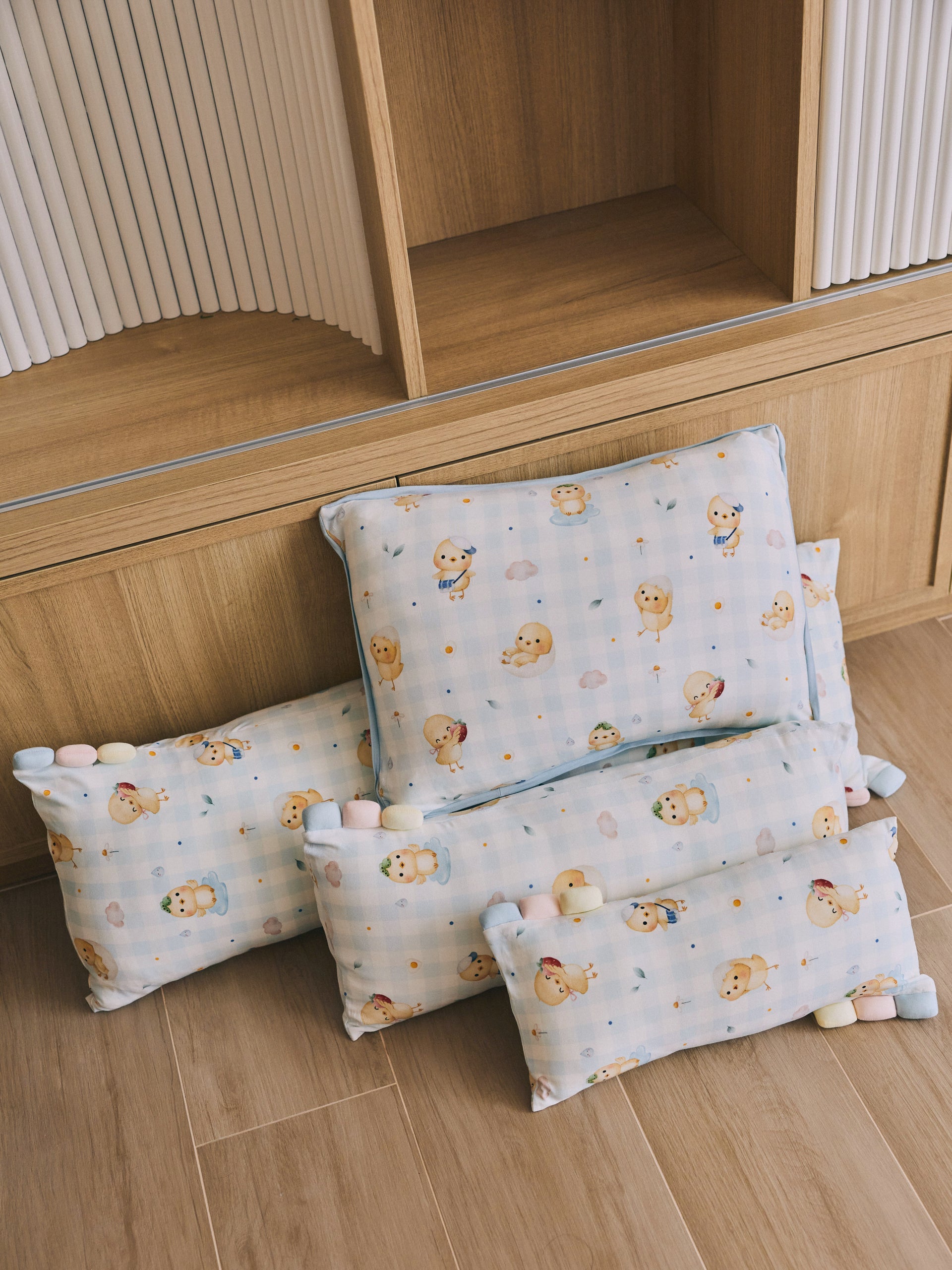 [Pillow] Sunny Side Chicks Picnic Pillow (Blue Checkered)