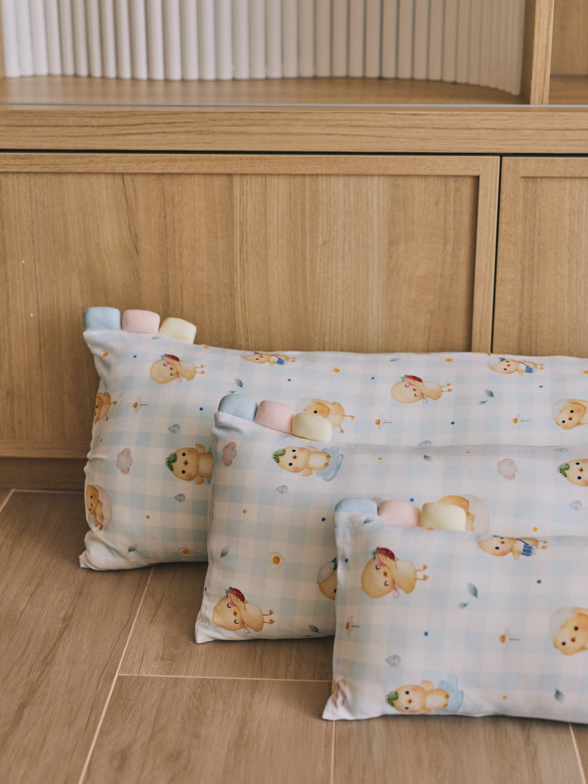 [Case] Sunny SIde Chick Picnic Pillow Case (Blue Checkered)