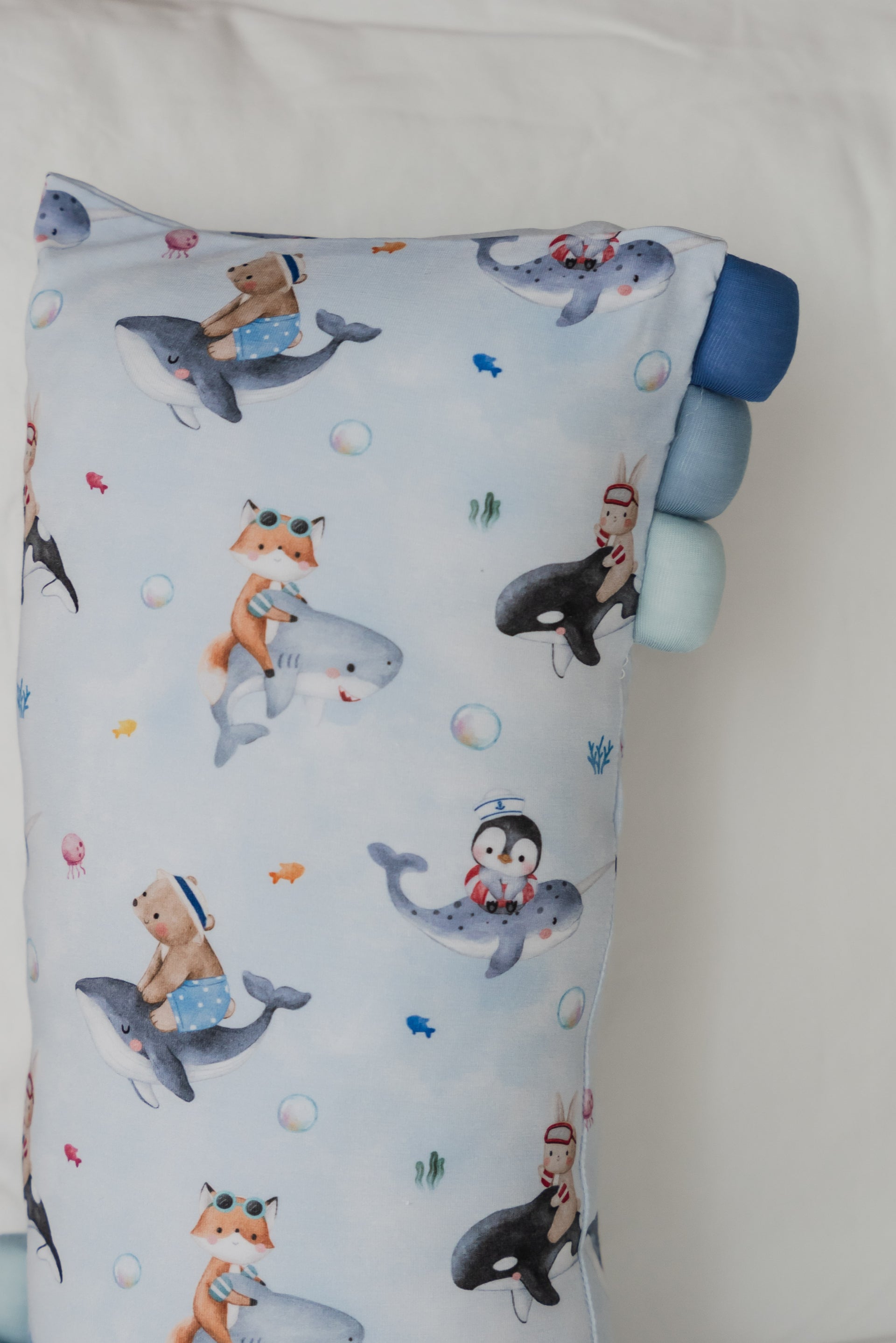 [Pillow] Ocean Wanderers Pillow