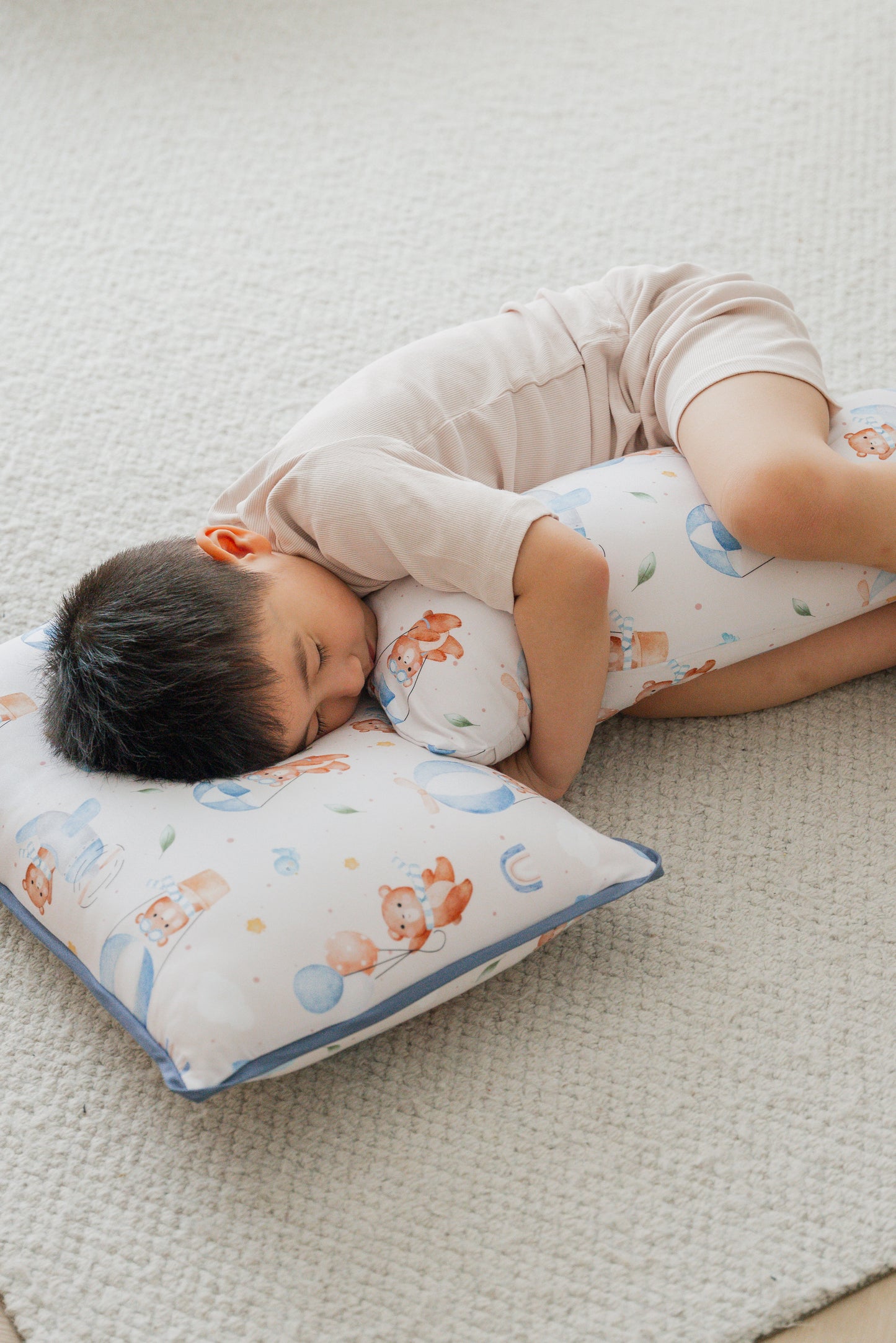 [Case] Explorer Bear Bamboo Pillow