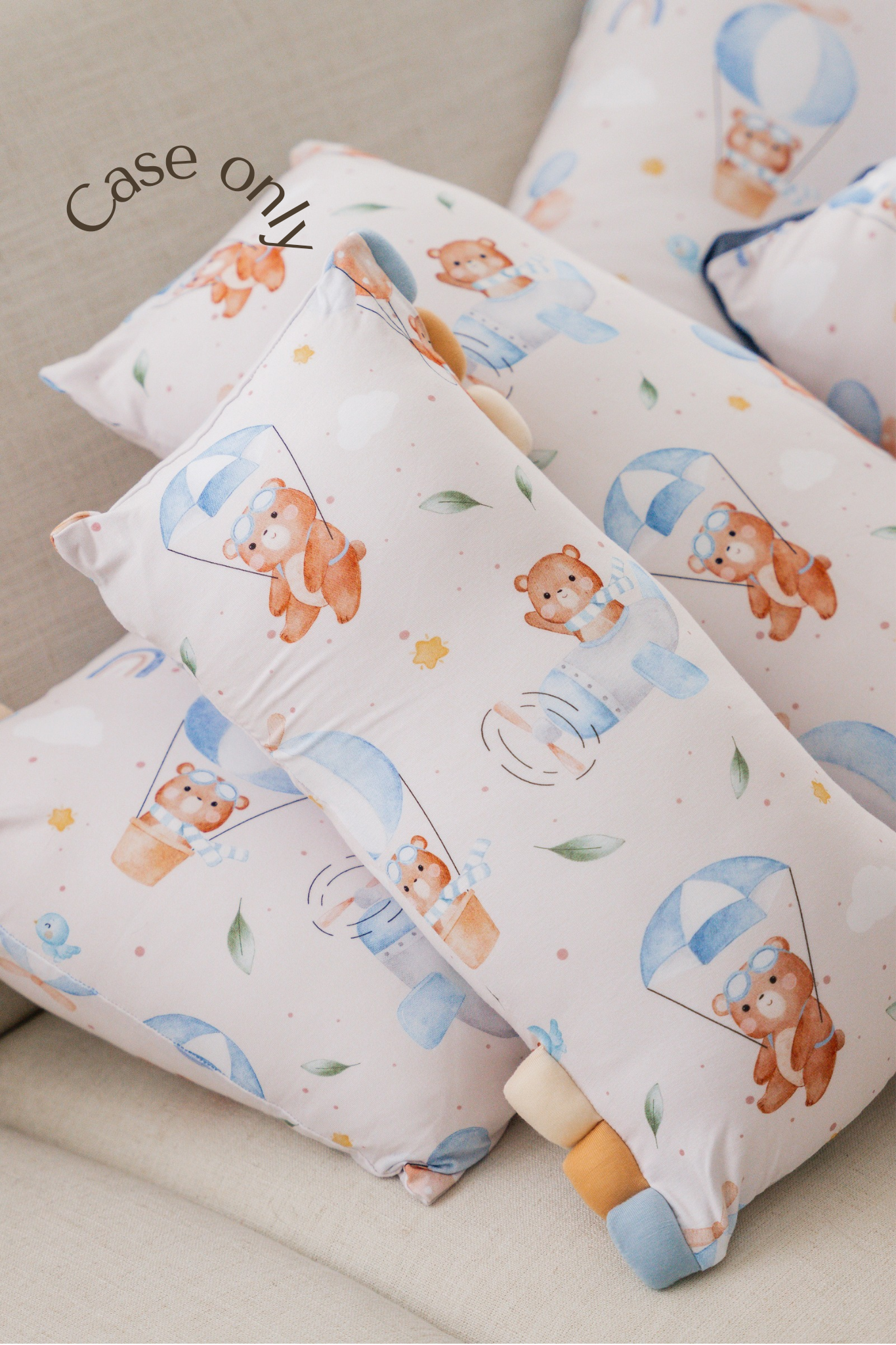 [Case] Explorer Bear Bamboo Pillow